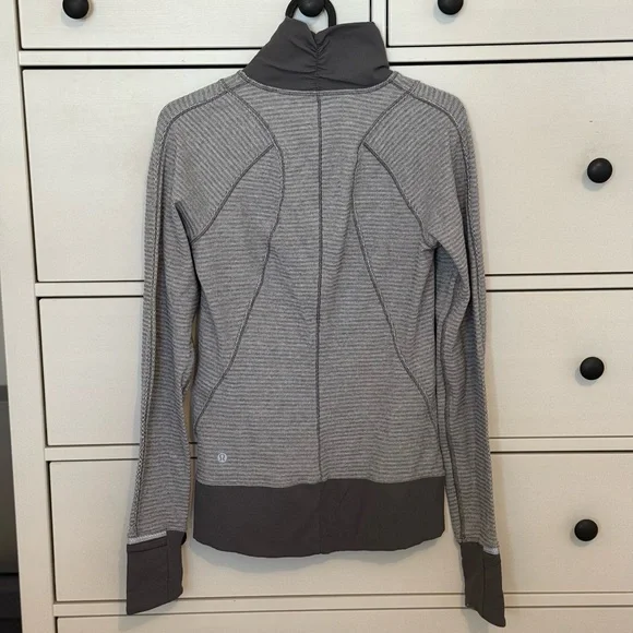 Lululemon Runderful half zip jacket size 4 - Picture 3 of 10